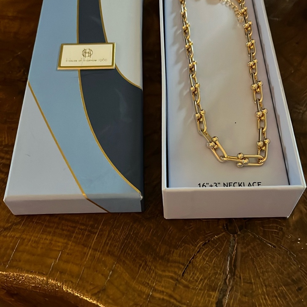 House of Harlow NWOT 1960 gold paperclip necklace in Box
